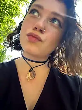 Snapshot of lucy-joy chatting on 09/10/25, 09:31 lucy-joy online show from 09/10/25, 09:31