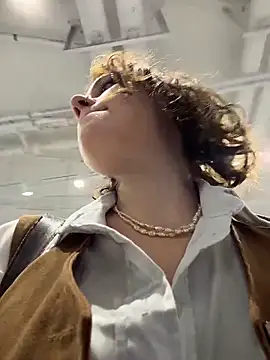 Snapshot of lucy-joy chatting on 09/23/25, 10:29 lucy-joy online show from 09/23/25, 10:29