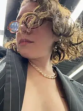 Snapshot of lucy-joy chatting on 10/02/25, 09:38 lucy-joy online show from 10/02/25, 09:38