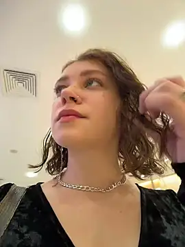 Snapshot of lucy-joy chatting on 10/11/25, 10:25 lucy-joy online show from 10/11/25, 10:25