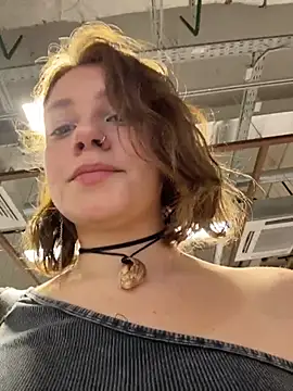 Snapshot of lucy-joy chatting on 10/15/25, 09:31 lucy-joy online show from 10/15/25, 09:31