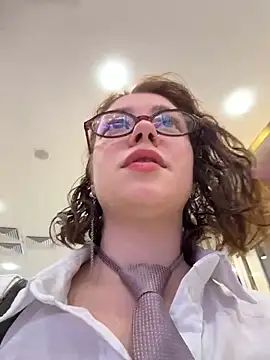 Snapshot of lucy-joy chatting on 10/16/25, 10:27 lucy-joy online show from 10/16/25, 10:27