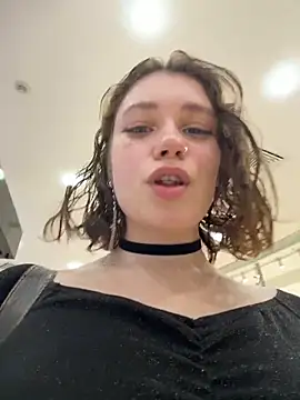 Snapshot of lucy-joy chatting on 10/20/25, 11:21 lucy-joy online show from 10/20/25, 11:21