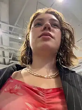 Snapshot of lucy-joy chatting on 10/24/25, 10:33 lucy-joy online show from 10/24/25, 10:33