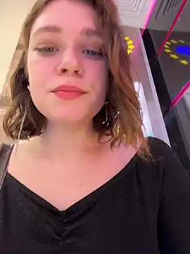 Snapshot of lucy-joy chatting on 11/04/25, 12:15 lucy-joy online show from 11/04/25, 12:15