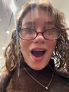 Snapshot of lucy-joy chatting on 11/07/25, 10:37 lucy-joy online show from 11/07/25, 10:37