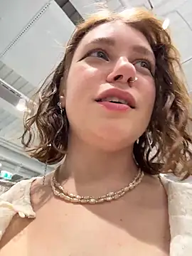 Snapshot of lucy-joy chatting on 11/25/25, 03:23 lucy-joy online show from 11/25/25, 03:23