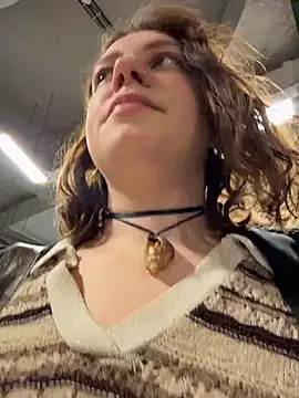 Snapshot of lucy-joy chatting on 11/26/25, 11:33 lucy-joy online show from 11/26/25, 11:33