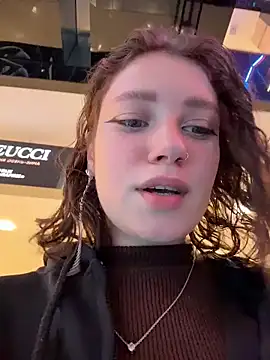 Snapshot of lucy-joy chatting on 12/19/25, 10:33 lucy-joy online show from 12/19/25, 10:33