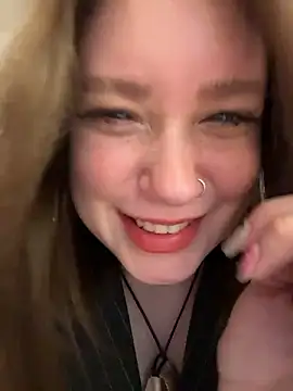 Snapshot of lucy-joy chatting on 01/11/26, 09:25 lucy-joy online show from 01/11/26, 09:25