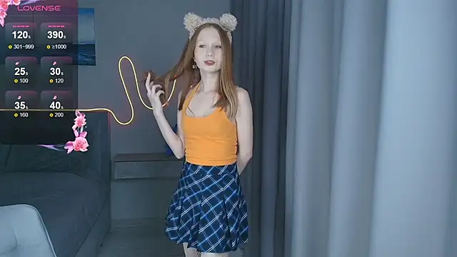 Snapshot of FoxyMira chatting on 09/26/25, 01:48 FoxyMira online show from 09/26/25, 01:48