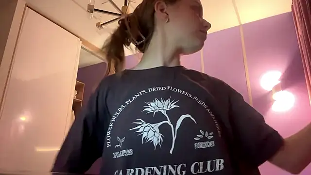 Snapshot of LinaMoonBlessed chatting on 03/22/26, 11:46 LinaMoonBlessed online show from 03/22/26, 11:46