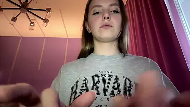 Snapshot of LinaMoonBlessed chatting on 03/31/26, 11:43 LinaMoonBlessed online show from 03/31/26, 11:43