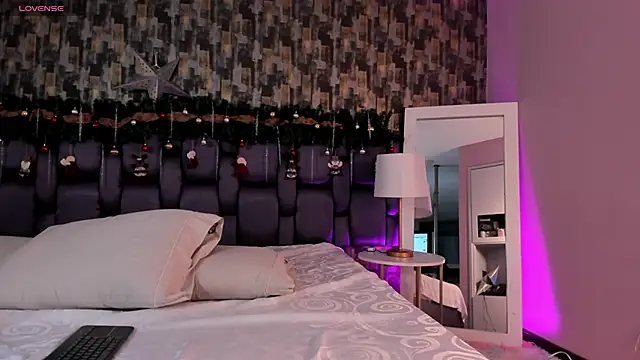 VeraBlazze online show from 12/15/25, 01:37