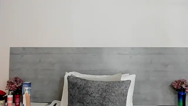 sunnyWhitee online show from 03/18/26, 07:28