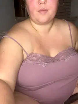 Snapshot of roxey-1997 chatting on 10/15/25, 06:41 roxey-1997 online show from 10/15/25, 06:41