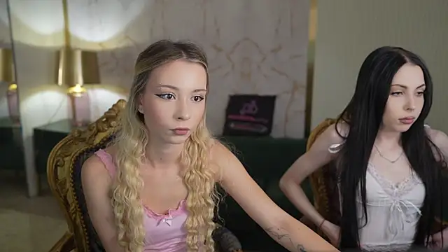 Snapshot of VivianSweet_ chatting on 04/22/26, 10:28 VivianSweet online show from 04/22/26, 10:28