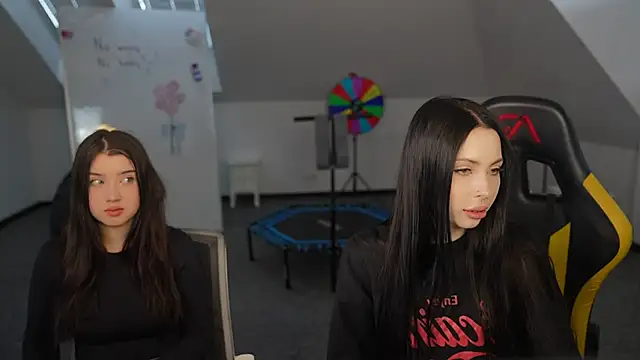 Snapshot of VivianSweet_ chatting on 04/28/26, 10:53 VivianSweet online show from 04/28/26, 10:53