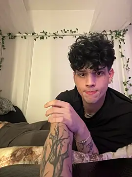 tyler boo online show from 03/04/26, 09:54