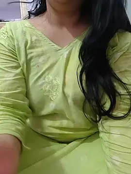 Snapshot of roshni_agrawal0 chatting on 06/30/26, 04:46 roshni agrawal0 online show from 06/30/26, 04:46