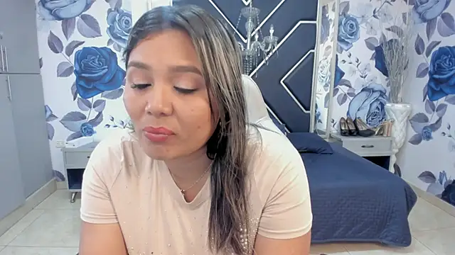 LatinaHoleQueen online show from 11/05/25, 02:17