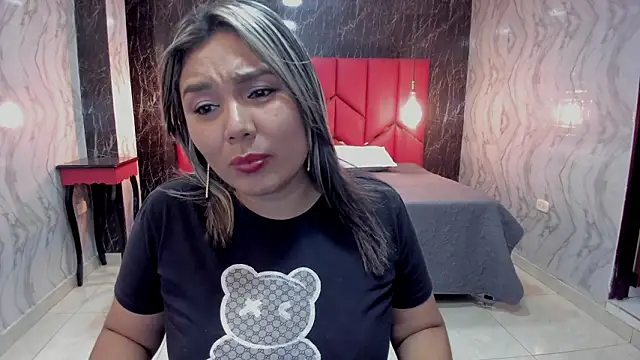 LatinaHoleQueen online show from 02/04/26, 02:01