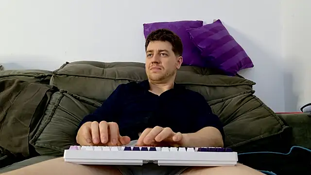 aaron nvk online show from 10/03/25, 09:23