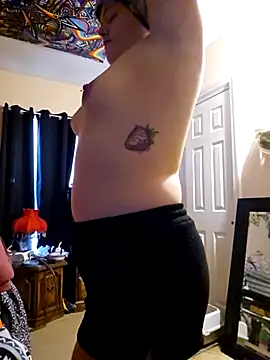 nuttiebuddy1 online show from 12/05/25, 08:05