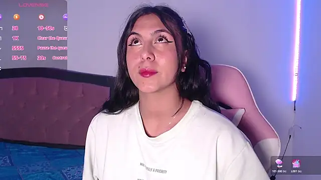 Snapshot of Sarahcutexoxox chatting on 11/03/25, 02:02 Sarahcutexoxox online show from 11/03/25, 02:02