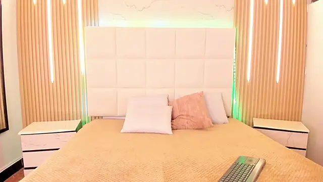 Elody rousse online show from 10/31/25, 12:06