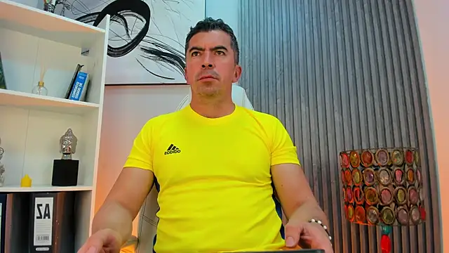 Snapshot of JuanKFit_45 chatting on 07/09/26, 04:16 JuanKFit 45 online show from 07/09/26, 04:16