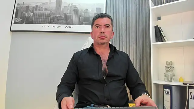 Snapshot of JuanKFit_45 chatting on 07/12/26, 04:36 JuanKFit 45 online show from 07/12/26, 04:36