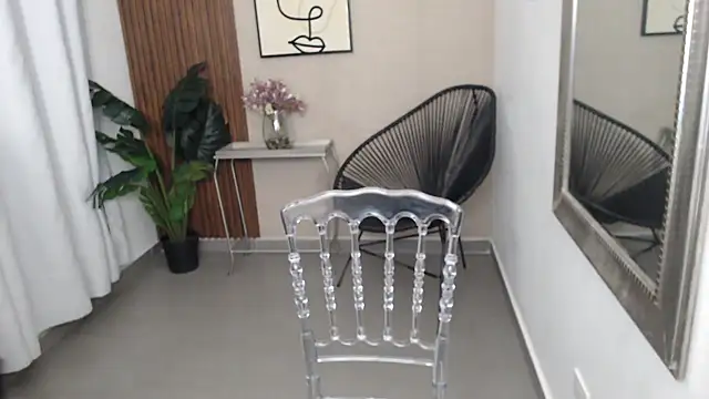 Lia Mar  online show from 12/21/25, 11:06