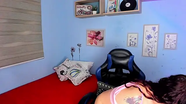Nicky lucy m online show from 05/10/26, 01:55