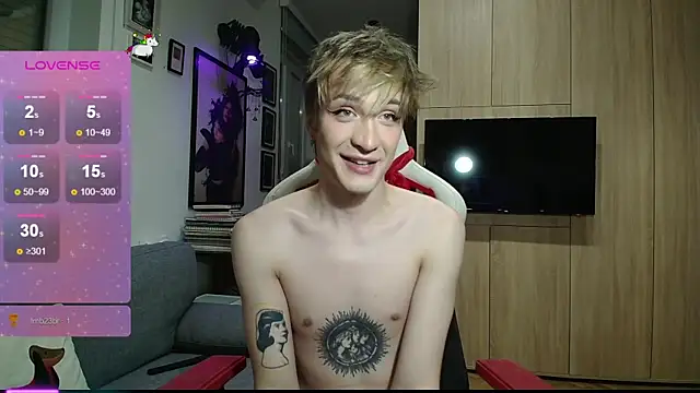 Snapshot of Crystal_Valentine chatting on 09/09/25, 11:48 Crystal Valentine online show from 09/09/25, 11:48