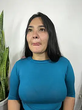 Snapshot of meli__brown chatting on 05/07/26, 10:15 meli brown online show from 05/07/26, 10:15