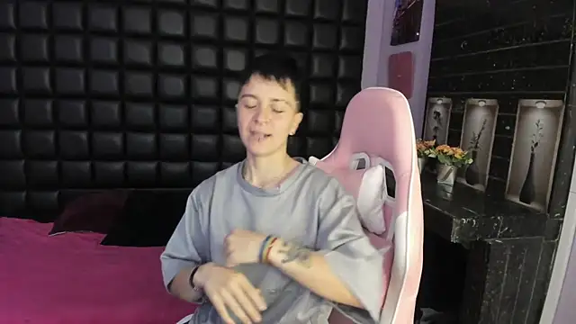  Hannah Hot online show from 11/13/25, 12:15