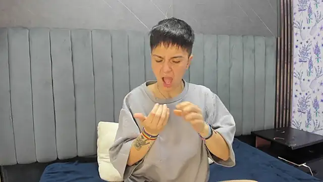  Hannah Hot online show from 12/19/25, 02:29