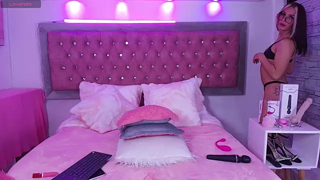 Bonn Glow online show from 09/18/25, 04:36