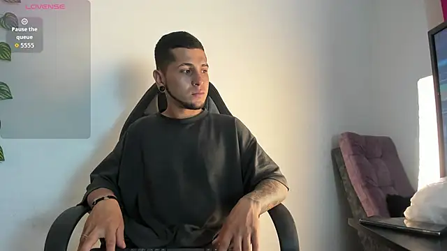 raven smith  online show from 02/03/26, 05:16