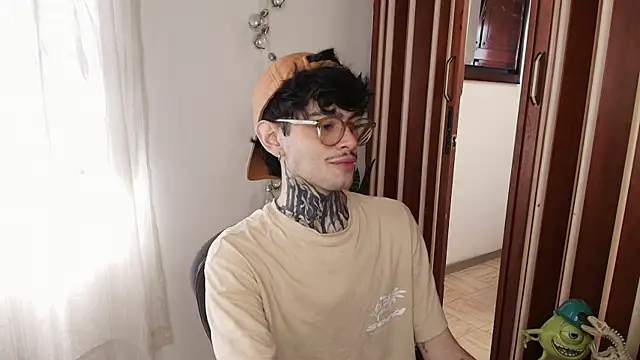 Mihail leroy online show from 12/16/25, 02:55