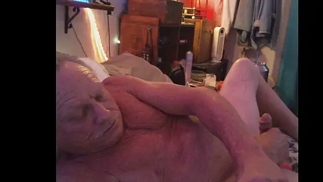 Pussyeat2please online show from 11/18/25, 10:41