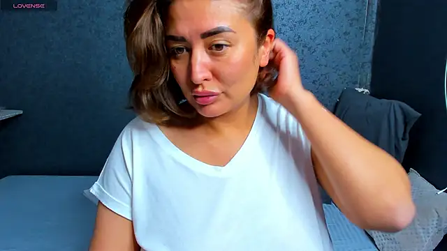 Olivia Buckby online show from 11/11/25, 04:51