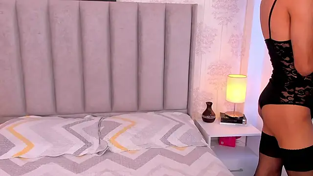 ShaynaHosk online show from 04/15/26, 04:30