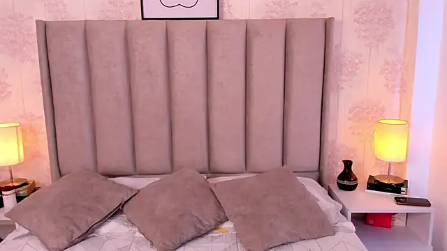 ShaynaHosk online show from 05/13/26, 03:48