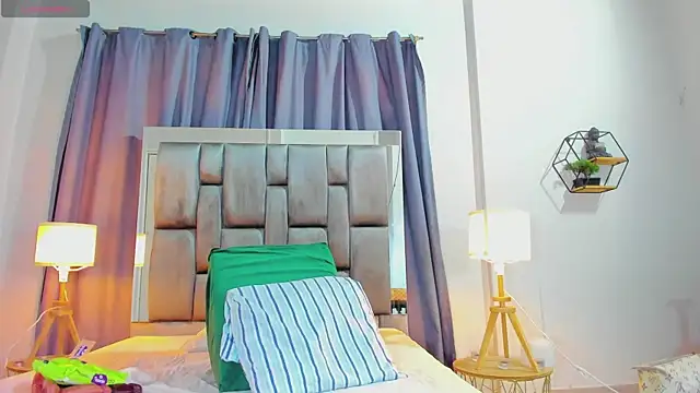 Karlaliones69 online show from 10/15/25, 11:43