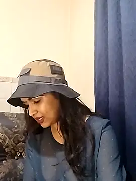 cute indianxo online show from 03/19/26, 07:07