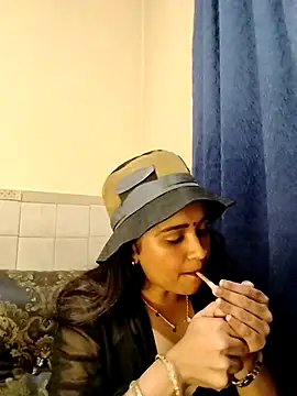 cute indianxo online show from 04/17/26, 06:00