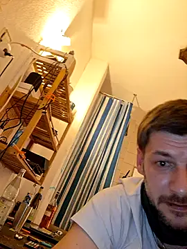 Snapshot of a7ex chatting on 12/28/24, 02:01 a7ex online show from 12/28/24, 02:01