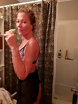 PhynneNicole online show from 11/25/25, 05:35